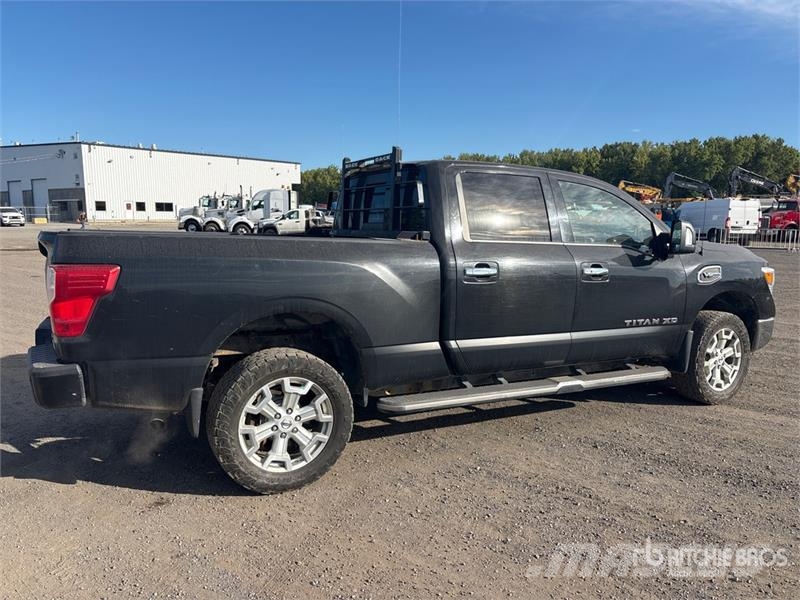 Nissan Titan XD 4x4 Crew Cab Pickup Ostalo