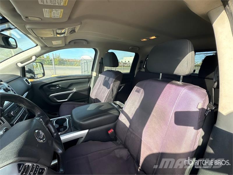 Nissan Titan XD 4x4 Crew Cab Pickup Ostalo