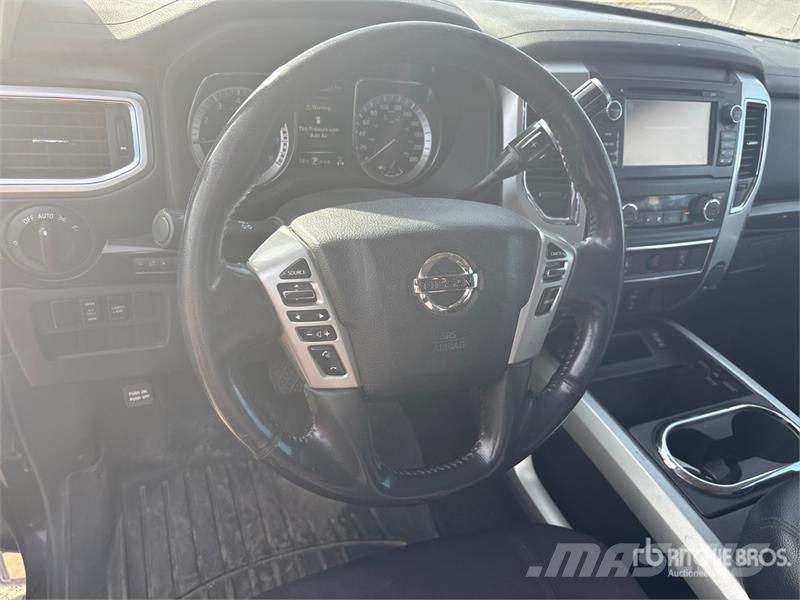 Nissan Titan XD 4x4 Crew Cab Pickup Ostalo