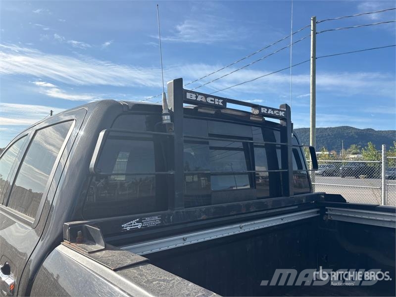 Nissan Titan XD 4x4 Crew Cab Pickup Ostalo