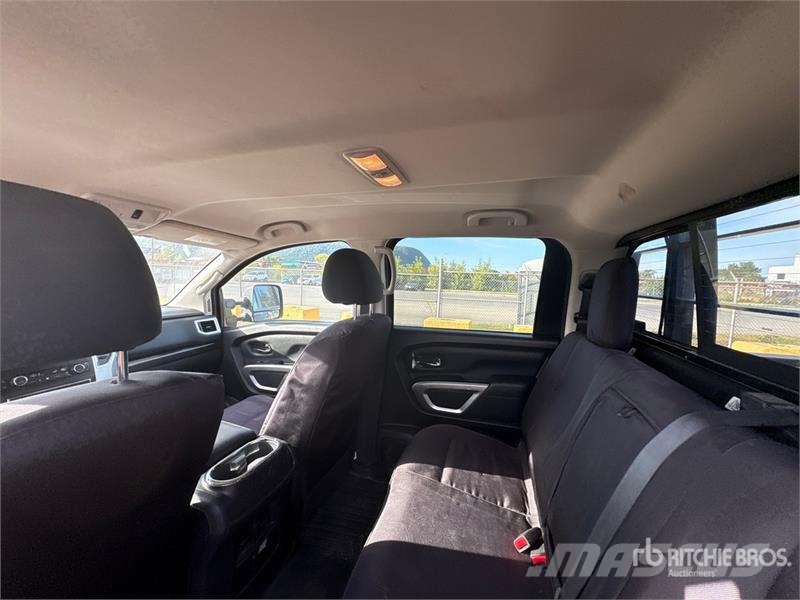 Nissan Titan XD 4x4 Crew Cab Pickup Ostalo