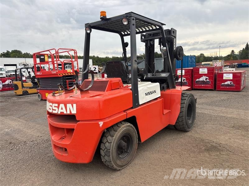 Nissan UGF03A40V 8000 lb Cushion Tire Forklift Autres Chariots élévateurs