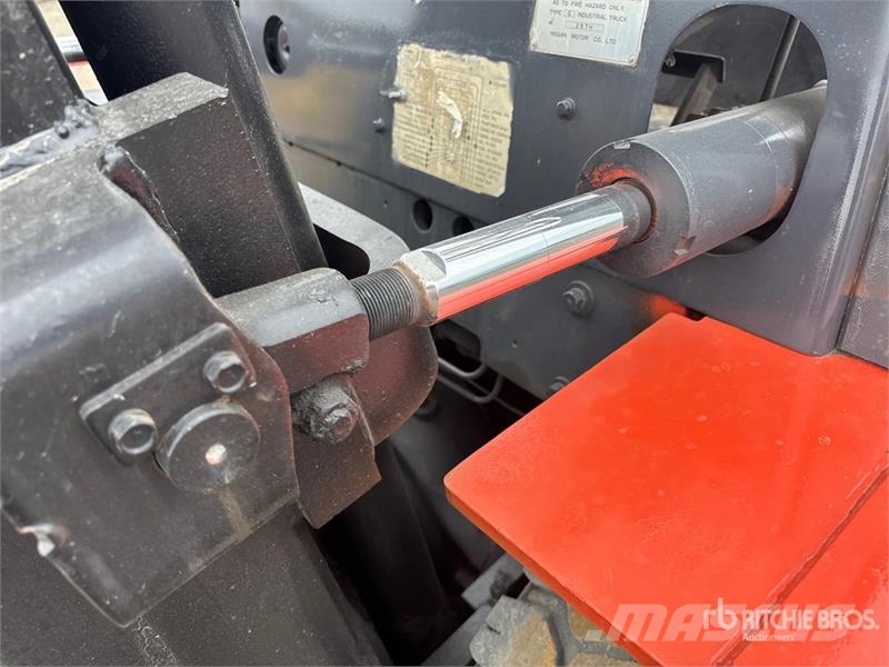 Nissan UGF03A40V 8000 lb Cushion Tire Forklift Autres Chariots élévateurs