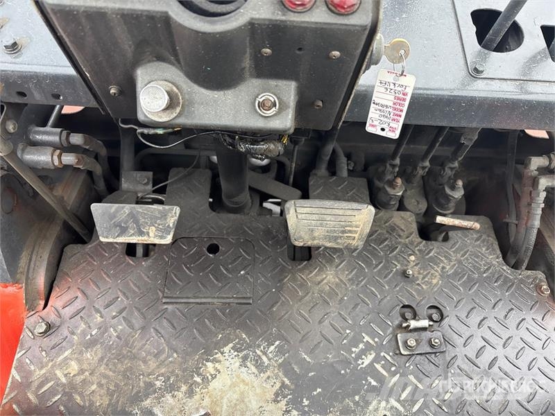Nissan UGF03A40V 8000 lb Cushion Tire Forklift Autres Chariots élévateurs