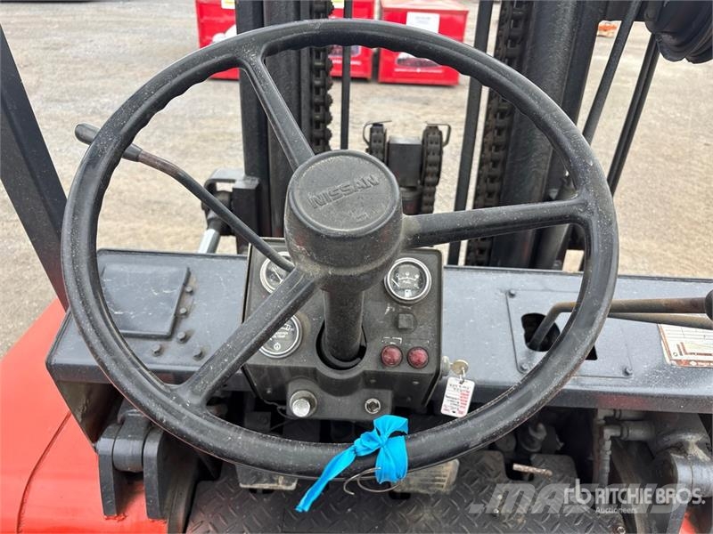 Nissan UGF03A40V 8000 lb Cushion Tire Forklift Autres Chariots élévateurs