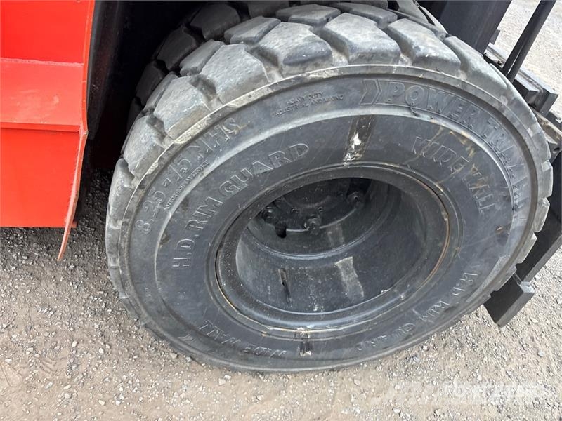 Nissan UGF03A40V 8000 lb Cushion Tire Forklift Autres Chariots élévateurs