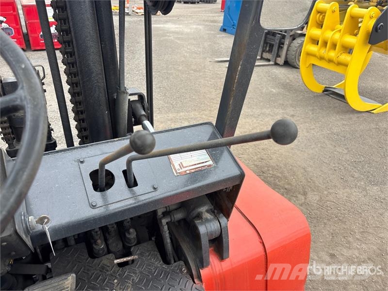 Nissan UGF03A40V 8000 lb Cushion Tire Forklift Autres Chariots élévateurs