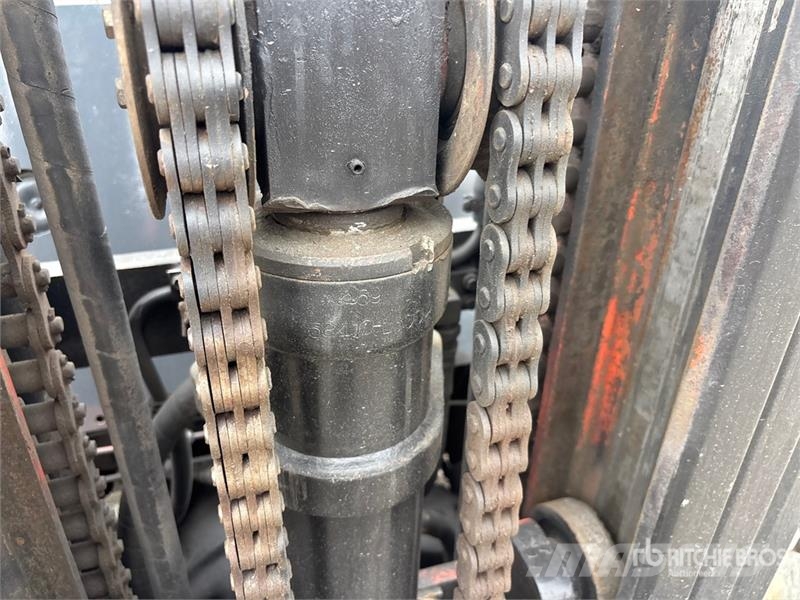 Nissan UGF03A40V 8000 lb Cushion Tire Forklift Autres Chariots élévateurs