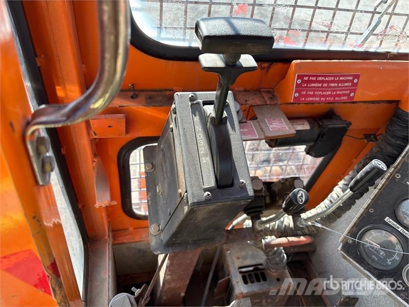 Nodwell CF110 Crawler Carrier Crane Muu