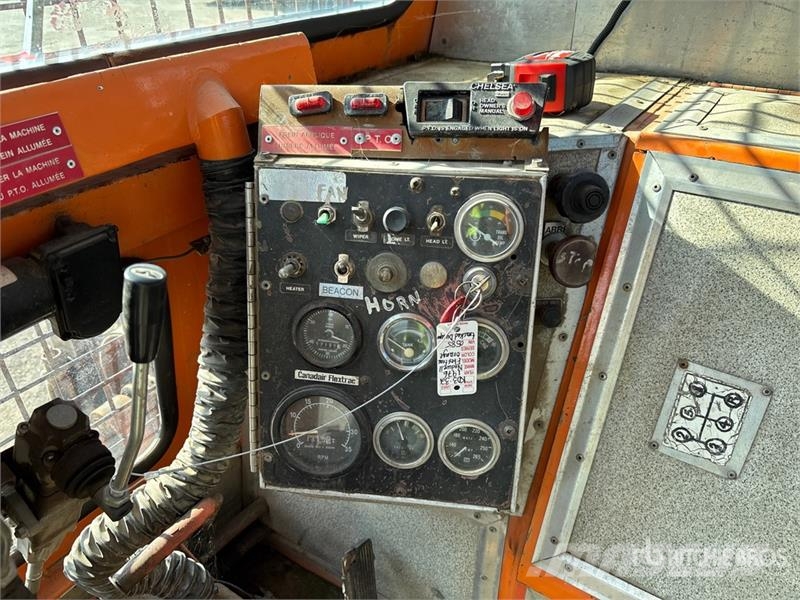 Nodwell CF110 Crawler Carrier Crane Muu