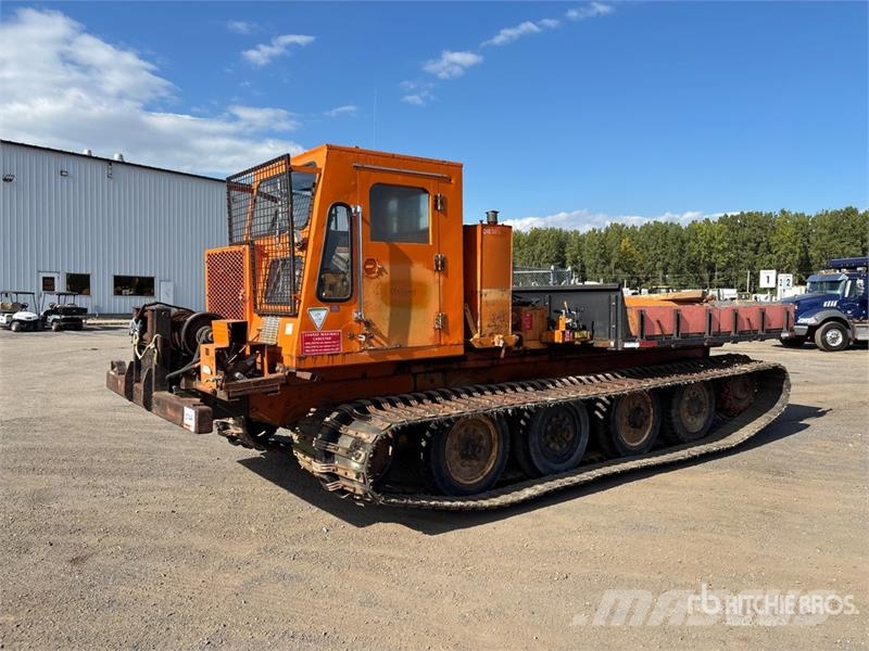 Nodwell CF110 Crawler Carrier Crane Muu
