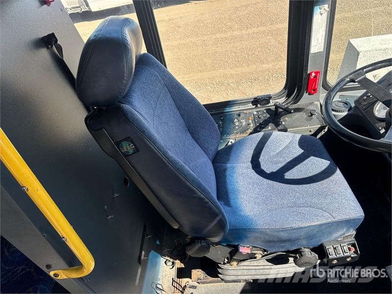Nova LFS 4x2 36-Seat Transit Bus Mini avtobusi