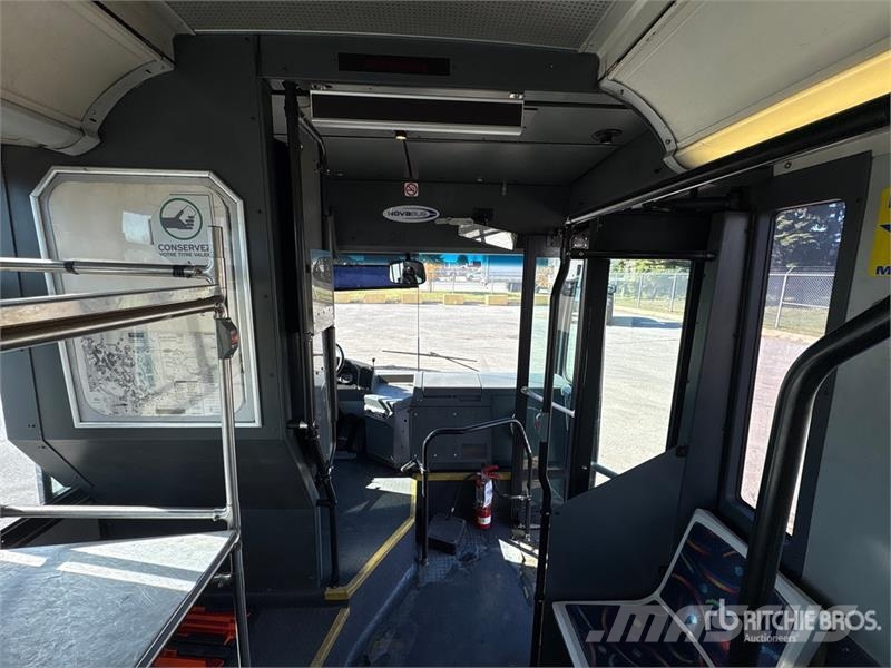  Novabus LFS L1293 4x2 28-Seat Transit Bus Minibusse