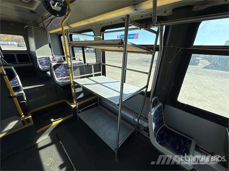  Novabus LFS L1293 4x2 28-Seat Transit Bus Minibusse