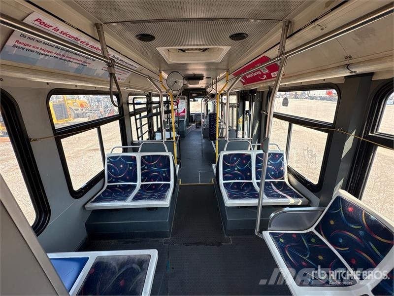  Novabus LFS L192 4x2 28-Seat Transit Bus حافلة صغيرة