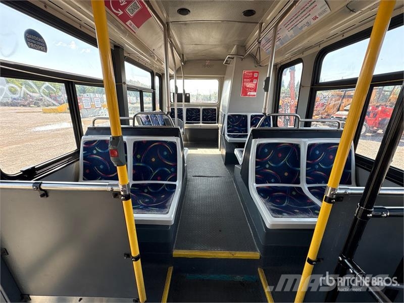  Novabus LFS L192 4x2 28-Seat Transit Bus حافلة صغيرة