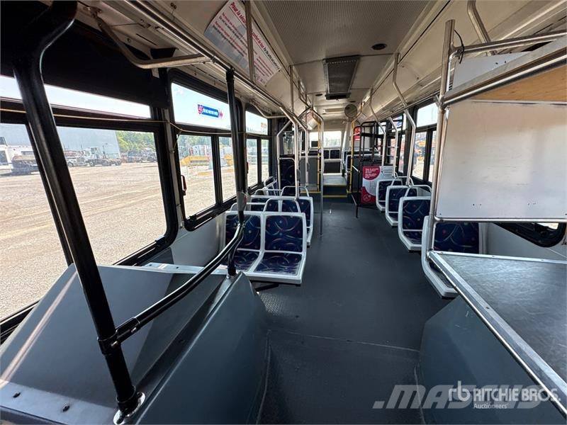  Novabus LFS L192 4x2 28-Seat Transit Bus حافلة صغيرة