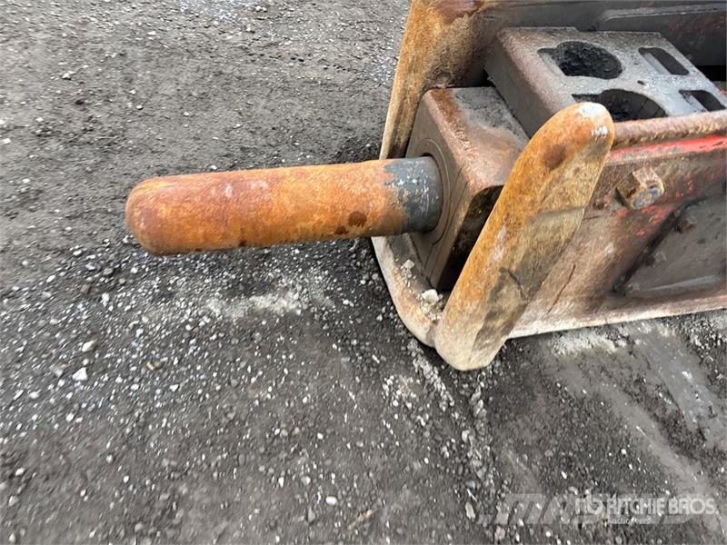 NPK H220 Hydraulic Breaker Bourací kladiva / Sbíječky