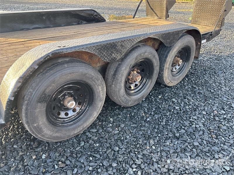 Oasis 24 ft Tri/A Equipment Trailer Oprijwagen