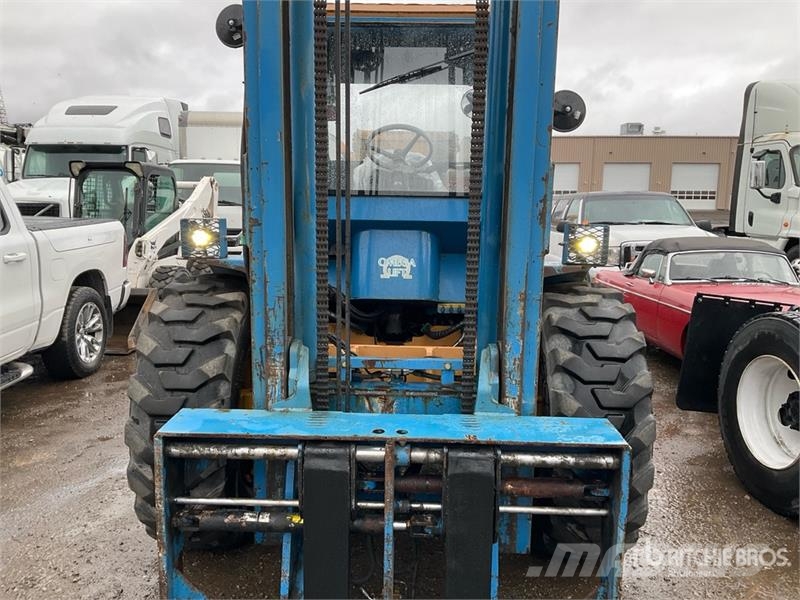Omega 2414-10 10000 lb 4x4 Rough Terrain Forklift Навантажувачі підвищеної прохідності