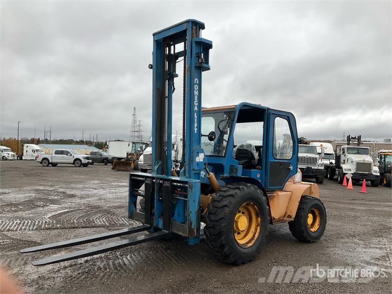 Omega 2414-10 10000 lb 4x4 Rough Terrain Forklift Навантажувачі підвищеної прохідності