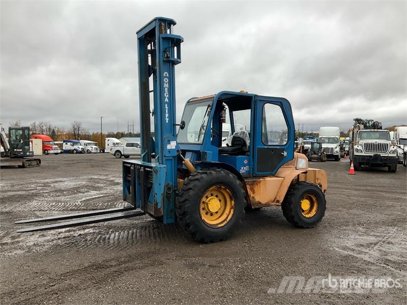 Omega 2414-10 10000 lb 4x4 Rough Terrain Forklift Навантажувачі підвищеної прохідності