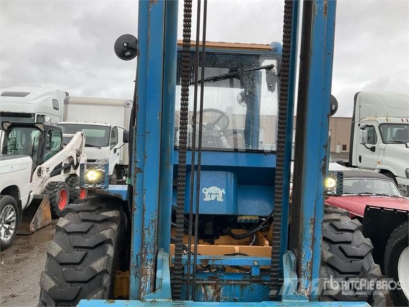 Omega 2414-10 10000 lb 4x4 Rough Terrain Forklift Навантажувачі підвищеної прохідності