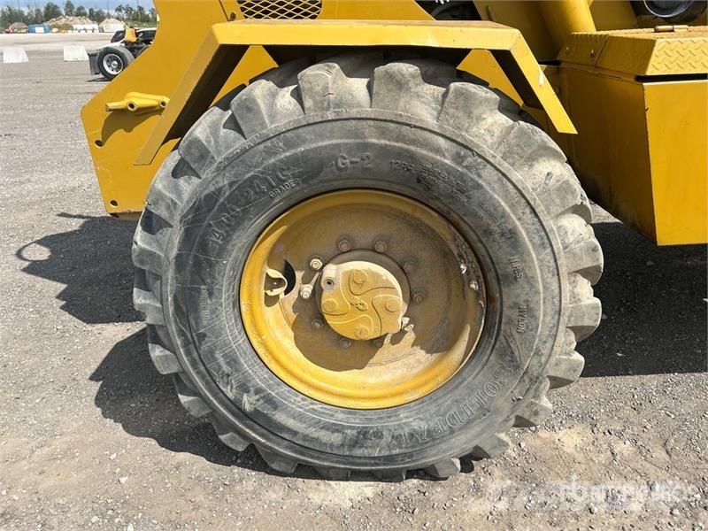 Omega ARM8T42-E Telehandler Teleskopiskie manipulatori