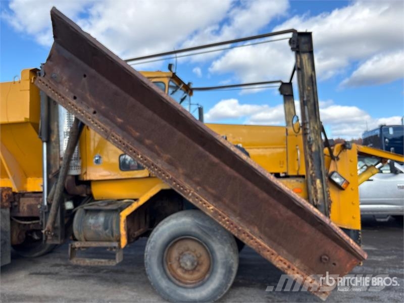 Oshkosh P-2546-SP 6x4 Snow Plow Truck Pilsētas atkritumvedēji