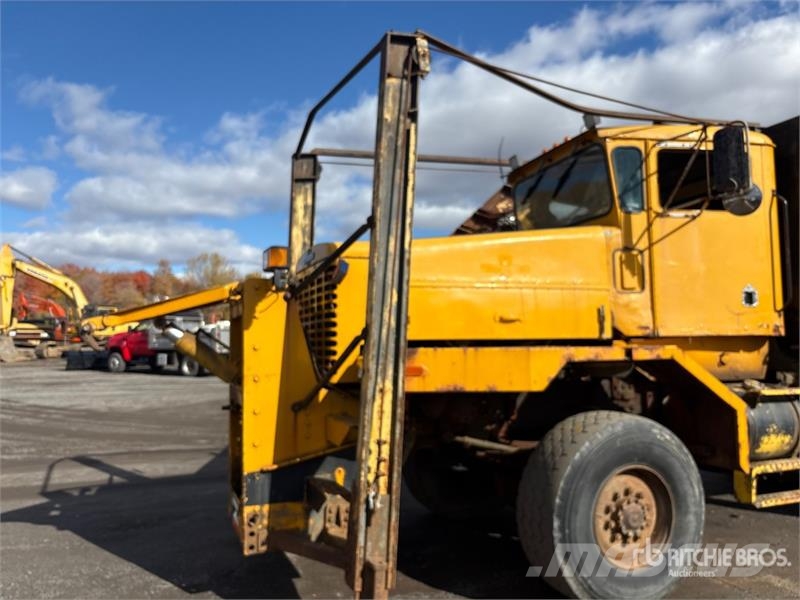 Oshkosh P-2546-SP 6x4 Snow Plow Truck Pilsētas atkritumvedēji