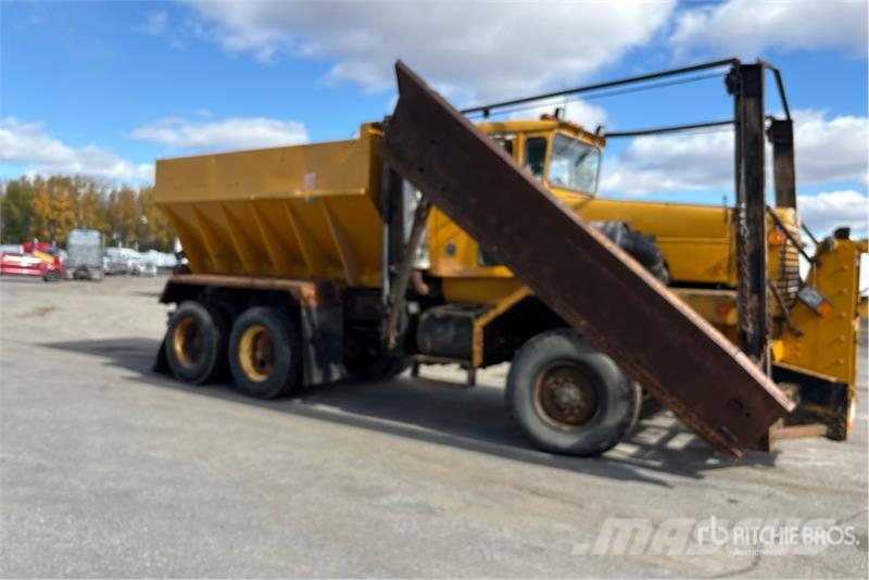 Oshkosh P-2546-SP 6x4 Snow Plow Truck Pilsētas atkritumvedēji