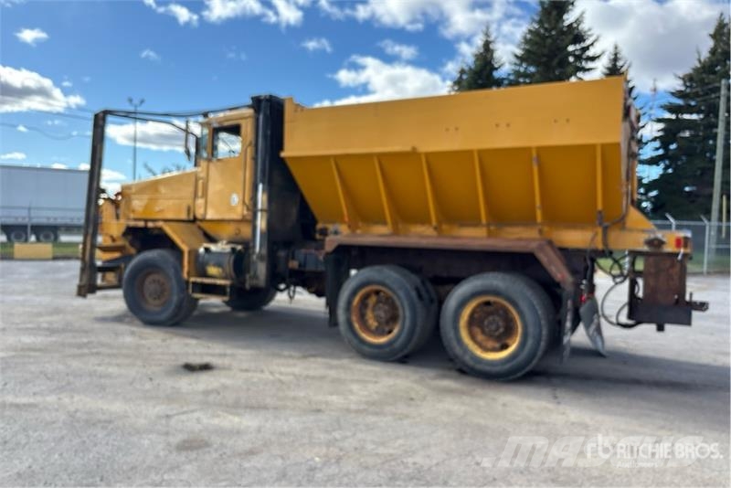 Oshkosh P-2546-SP 6x4 Snow Plow Truck Pilsētas atkritumvedēji
