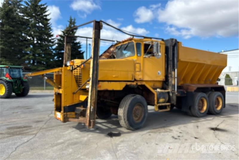 Oshkosh P-2546-SP 6x4 Snow Plow Truck Pilsētas atkritumvedēji