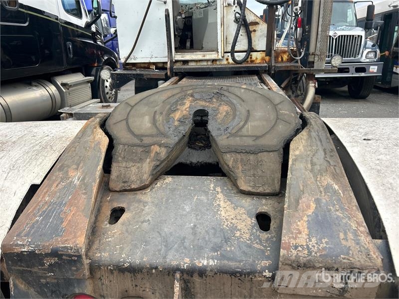 Ottawa B7600 Spotter Truck (Inoperable) Terminaltrekkers