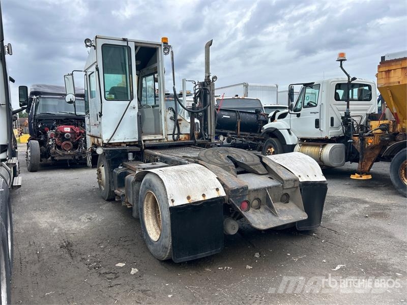 Ottawa B7600 Spotter Truck (Inoperable) Terminaltrekkers