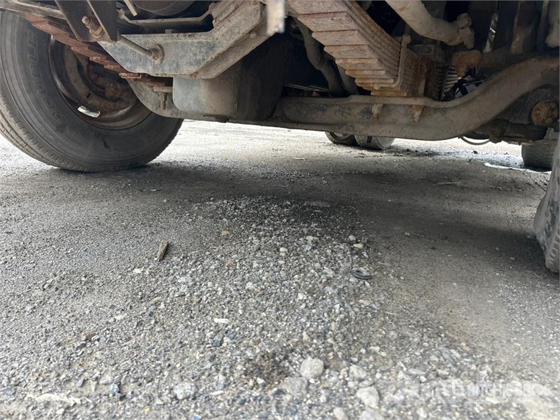 Ottawa B7600 Spotter Truck (Inoperable) Terminaltrekkers