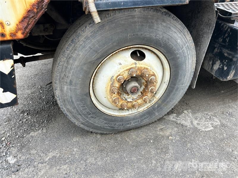 Ottawa B7600 Spotter Truck (Inoperable) Terminaltrekkers
