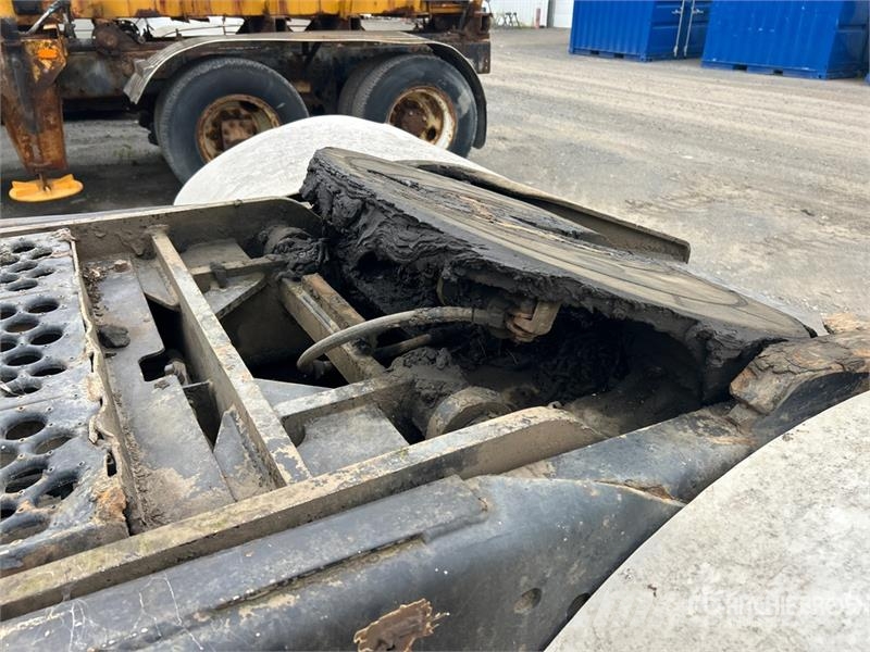 Ottawa B7600 Spotter Truck (Inoperable) Terminaltrekkers