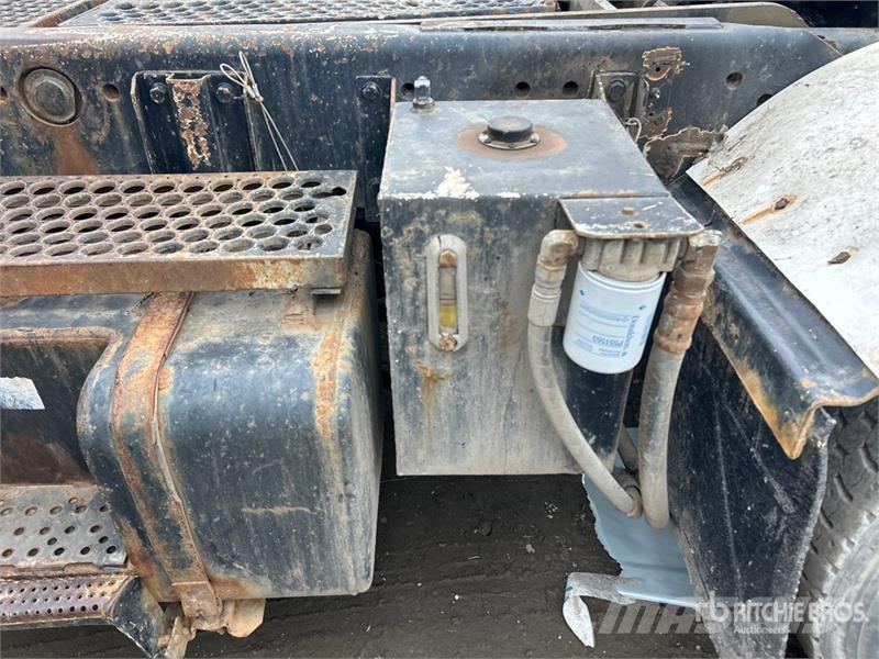 Ottawa B7600 Spotter Truck (Inoperable) Terminaltrekkers