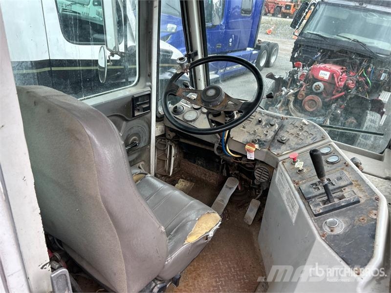 Ottawa B7600 Spotter Truck (Inoperable) Terminaltrekkers