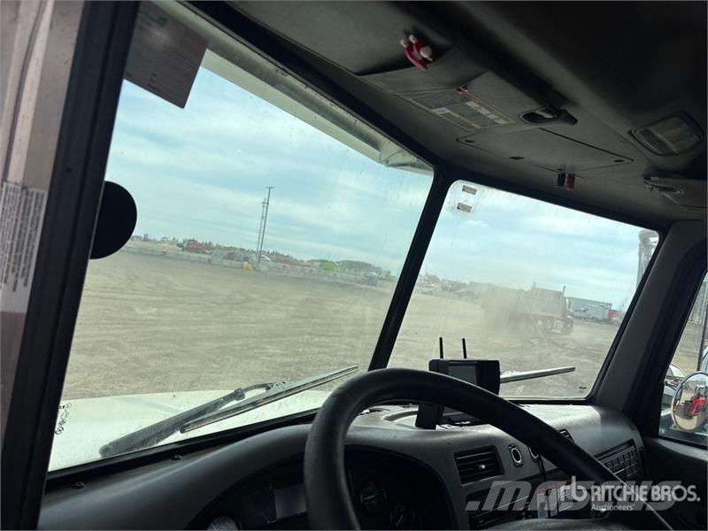 Peterbilt 330 Kipplader