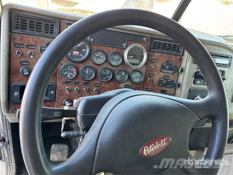 Peterbilt 330 Furgoonautod