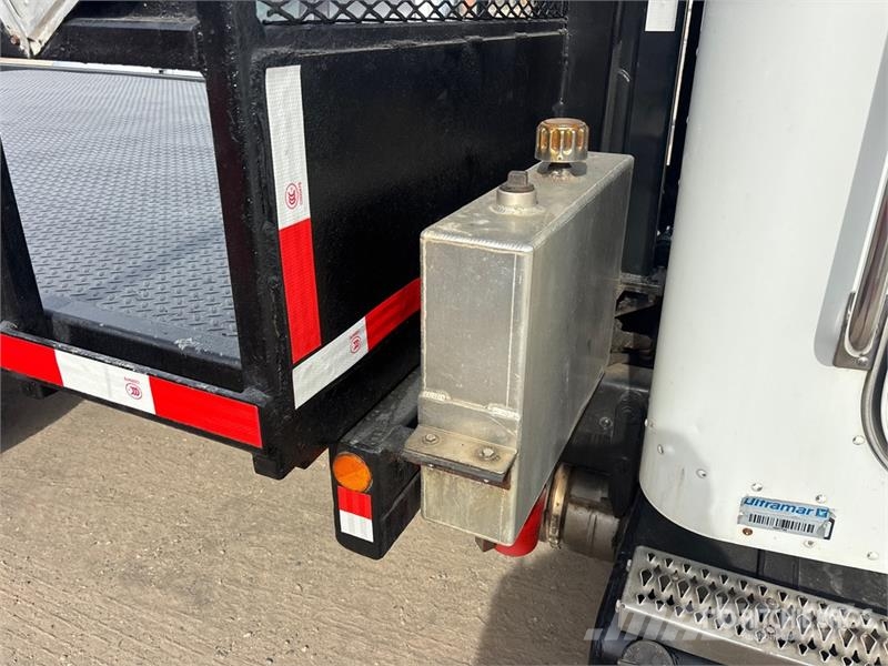 Peterbilt 330 Kipplader