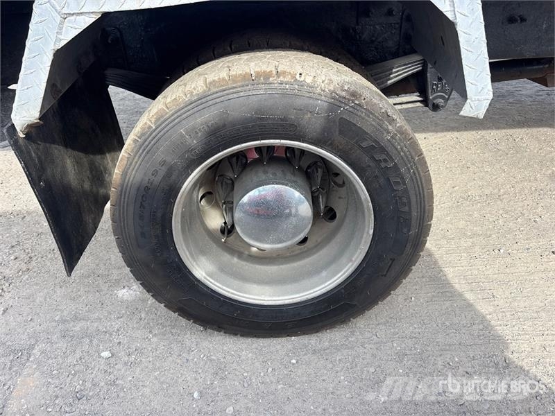 Peterbilt 330 Kipplader