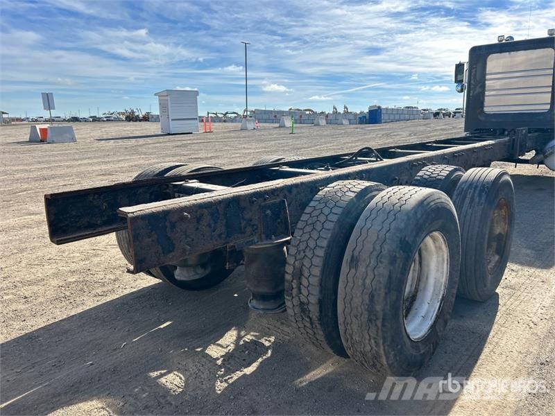 Peterbilt 330 Cabines