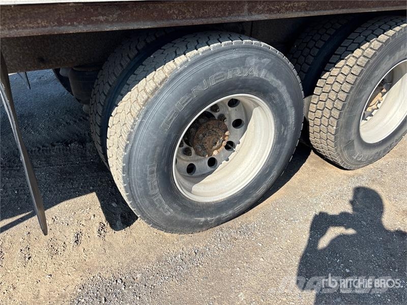 Peterbilt 330 Furgoonautod