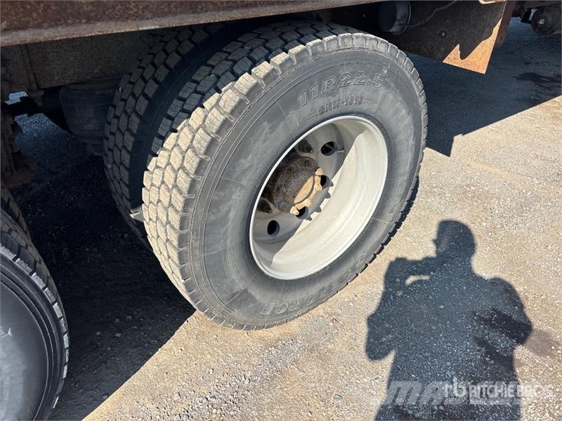 Peterbilt 330 Furgoonautod