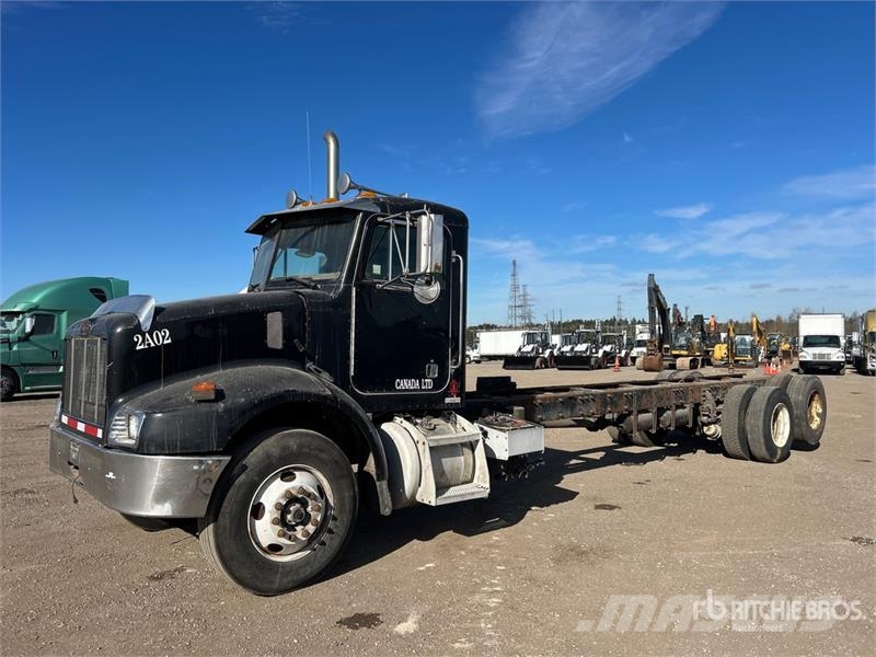 Peterbilt 330 Cabines