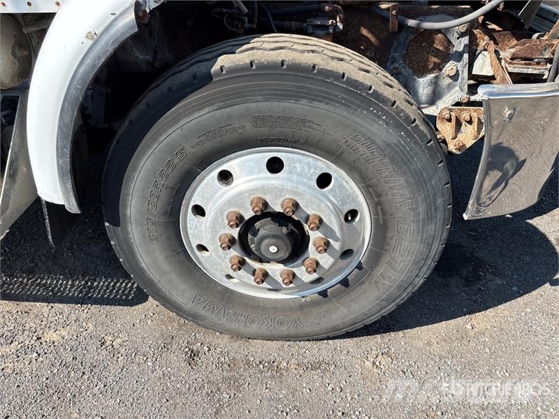 Peterbilt 330 Furgoonautod