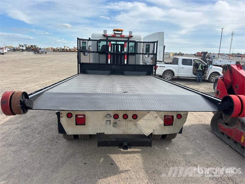 Peterbilt 330 Kipplader